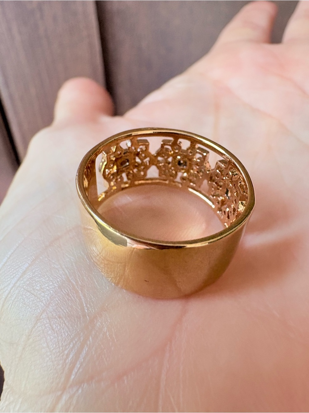Vintage 90s Avon Gold Tone Wide Filigree Band Ring Green Purple Blue Stones Sz 9 - Picture 10 of 13